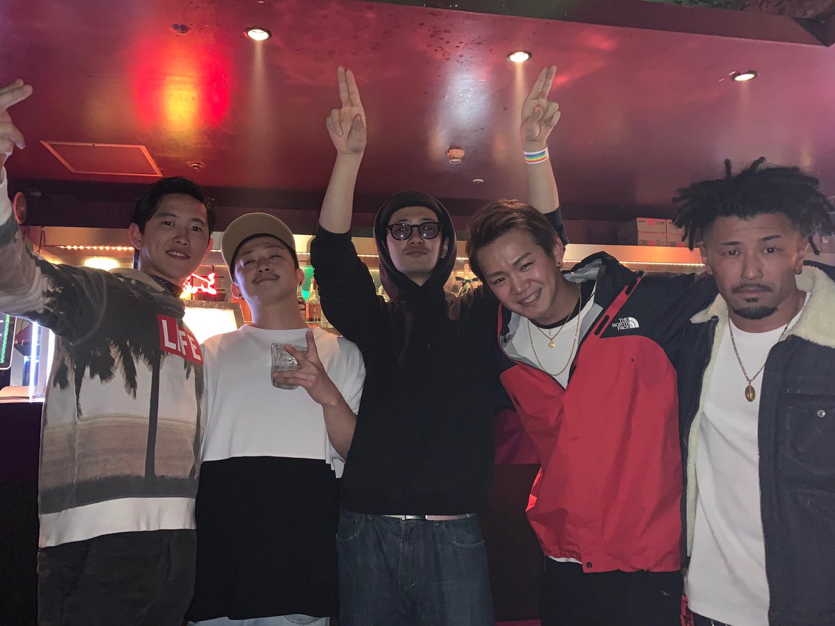 Viento026's tweet photo. ClassyClan2020年一発目わいわいがちゃがちゃみんなカッコいいLIVEありがとうございました!!😁✨
お忙しい中遊びに来ていただいたお客様にも大感謝!!
最高の時間と空間でございました!!
今年もみんなの遊び場としてClassyClanをご愛顧ください✨
#classyclan #クラクラ https://t.co/0ZKbjBpzYy