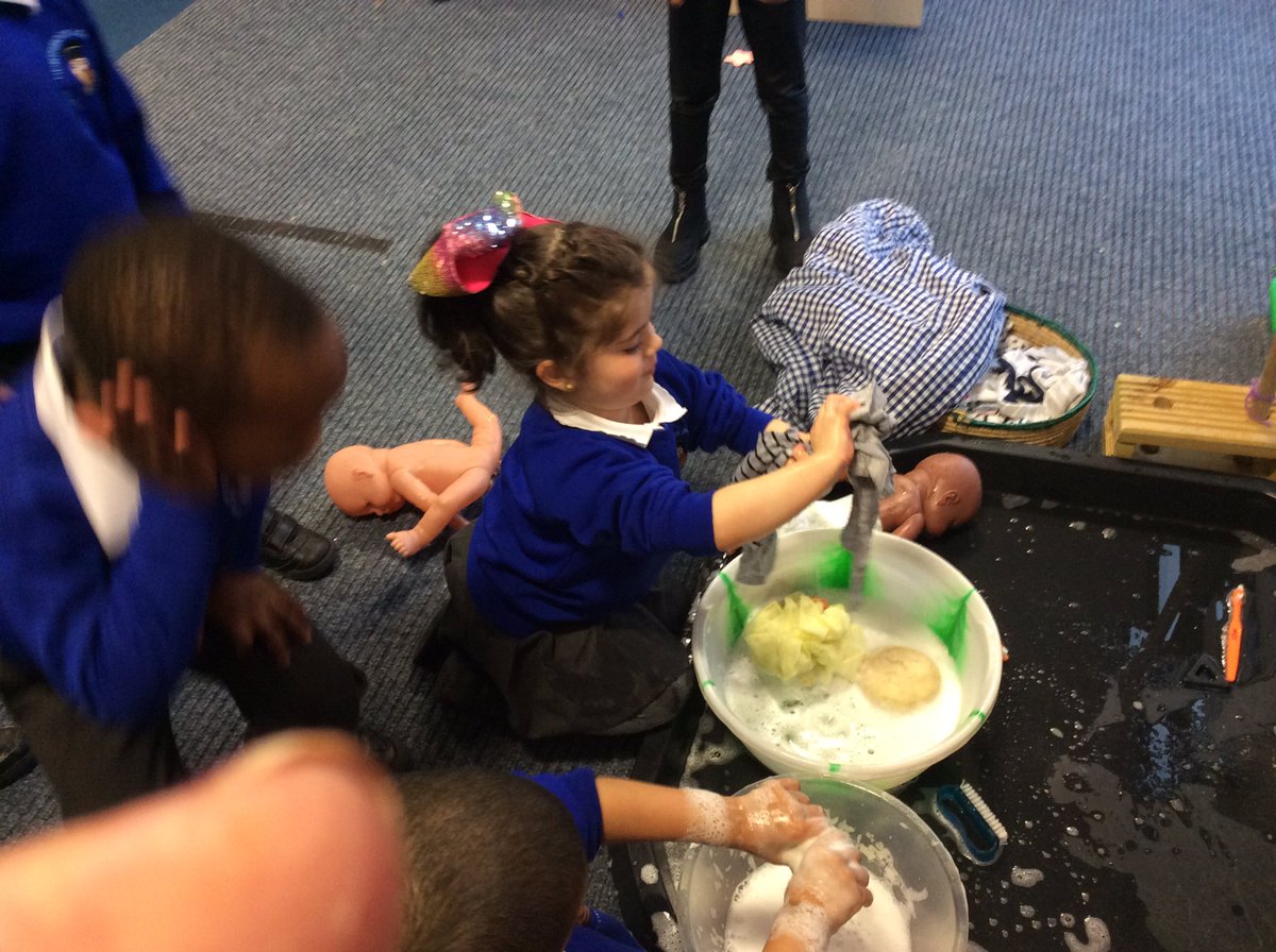 ClassNorthmoor's tweet photo. We are looking after the babies today in the baby bath https://t.co/BuBiYN0ysY