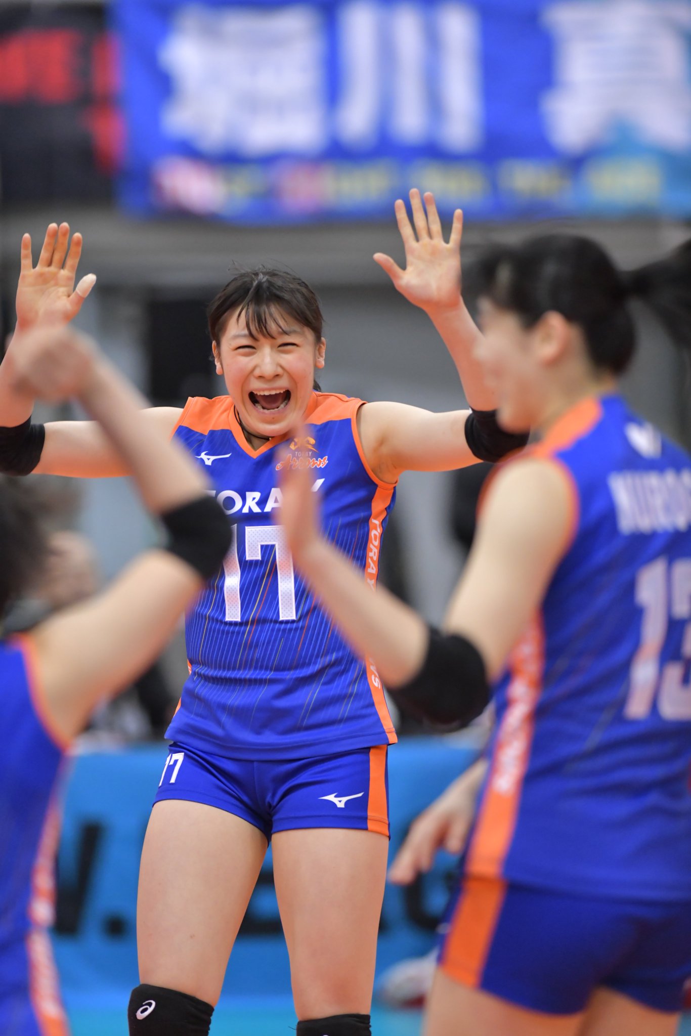 石川真佑　東レアローズ　ユニフォーム　セット EOt0FGCUcAApI7T.jpg:large