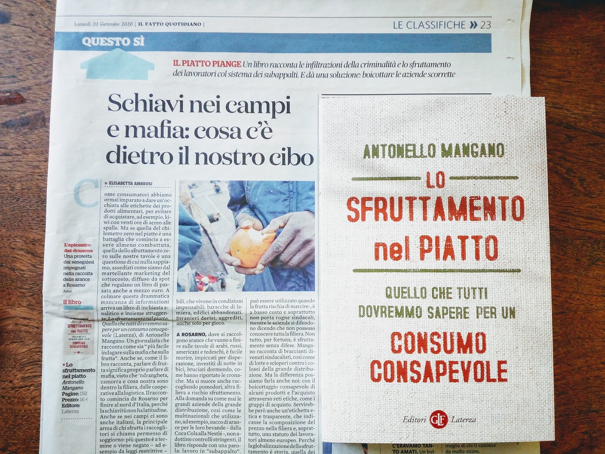 «Un libro di inchiesta analitico e insieme struggente.»
Antonello Mangano, "Lo sfruttamento nel piatto. Quello che tutti dovremmo sapere per un consumo consapevole", dal #23gennaio #inlibreria.
L'anticipazione di Elisabetta Ambrosi oggi <a href="/fattoquotidiano/">Il Fatto Quotidiano</a>