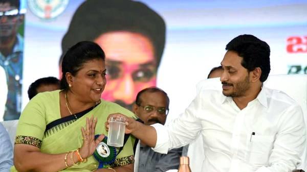 WebduniaTelugu's tweet image. #TDPVsYSRCP జగన్‌కు అహం తలకెక్కింది.. రోజాకు అమరావతిలో అభివృద్ధి కనిపించట్లేదా? #PanchumarthiAnuradha #MLARoja #RKRoja #JaganReddy wd1.in/PhLp6hG