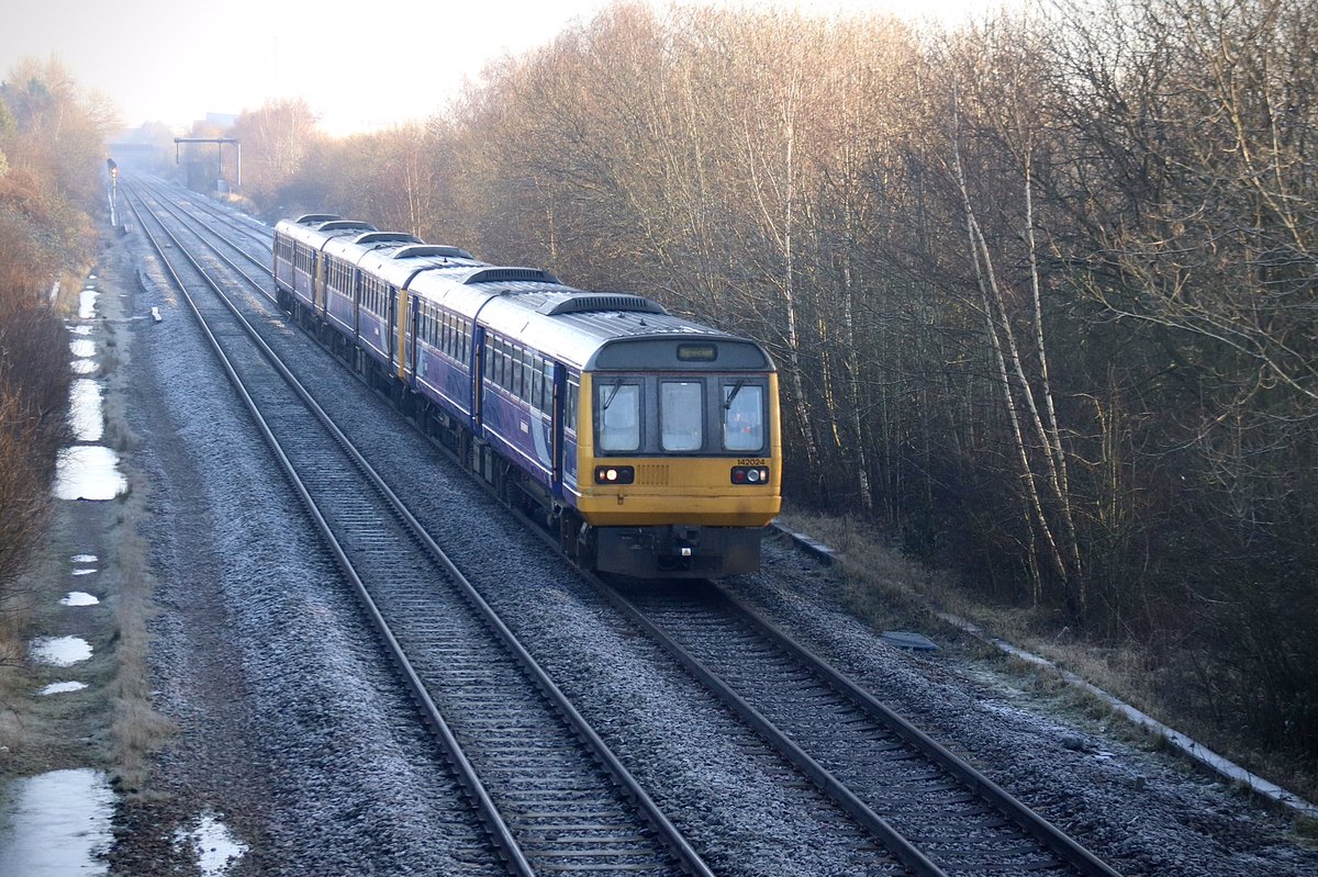 HiPa125's tweet image. “The end of one journey is the beginning of another” - or so they say....

ex-Northern #Class142 142024/062/054 pass through Derby on their one way trip as 5Z43 0729 Gascoigne Wood Sidings &amp;gt; Kingsbury Sidings (European Metal Recycling) 

#Pacer 
20/01/20