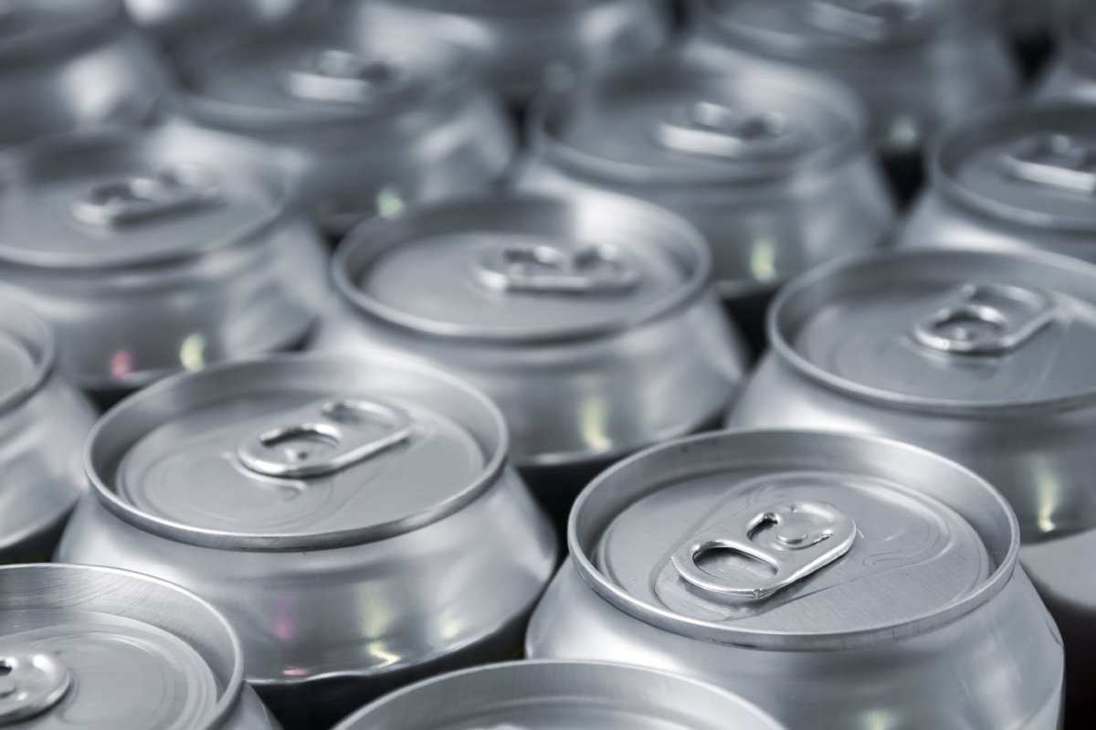 NSierre's tweet photo. Aluminium - choisissez une canette en aluminium plutôt qu'une bouteille en plastique... car l'aluminium est recyclable à l'infini.
•
#novelisaluminium #notjustaluminium #aluminium #wallis #valais #valaiswallis #sierre #switzerland #nachhaltigkeit #sustainability #plastikfrei https://t.co/alFWnBsbVq