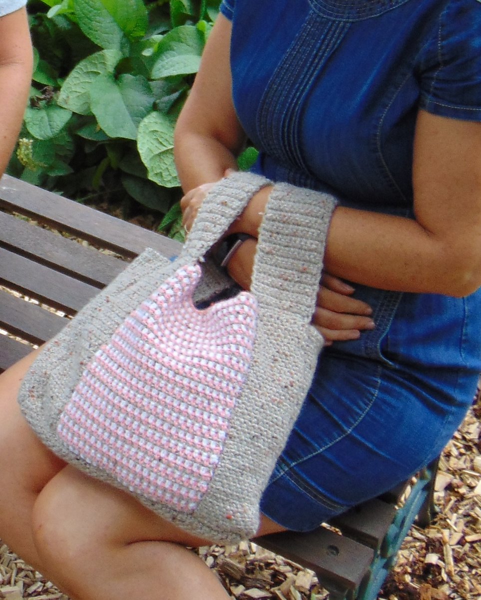 auriolcrochet's tweet photo. How do you design a #crochet market bag?If you can line your bag with a cotton or cotton rich fabric to protect it &amp; to make it stronger. I like to use a vintage material.  https://t.co/7FkhA6akVQ https://t.co/a0uQLHIOgJ
