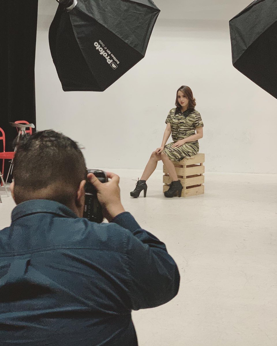naufatieha's tweet photo. Done photoshoot 📸 jangan lupe tau dengar lagu TIADA UNTUKMU dekat youtube 😘 terima kasih support ye guys !! 🌹
•
•
#tiadauntukmu 
#mapmusic 
#newsingle 
#harianmetro https://t.co/nLoFDEPnB4