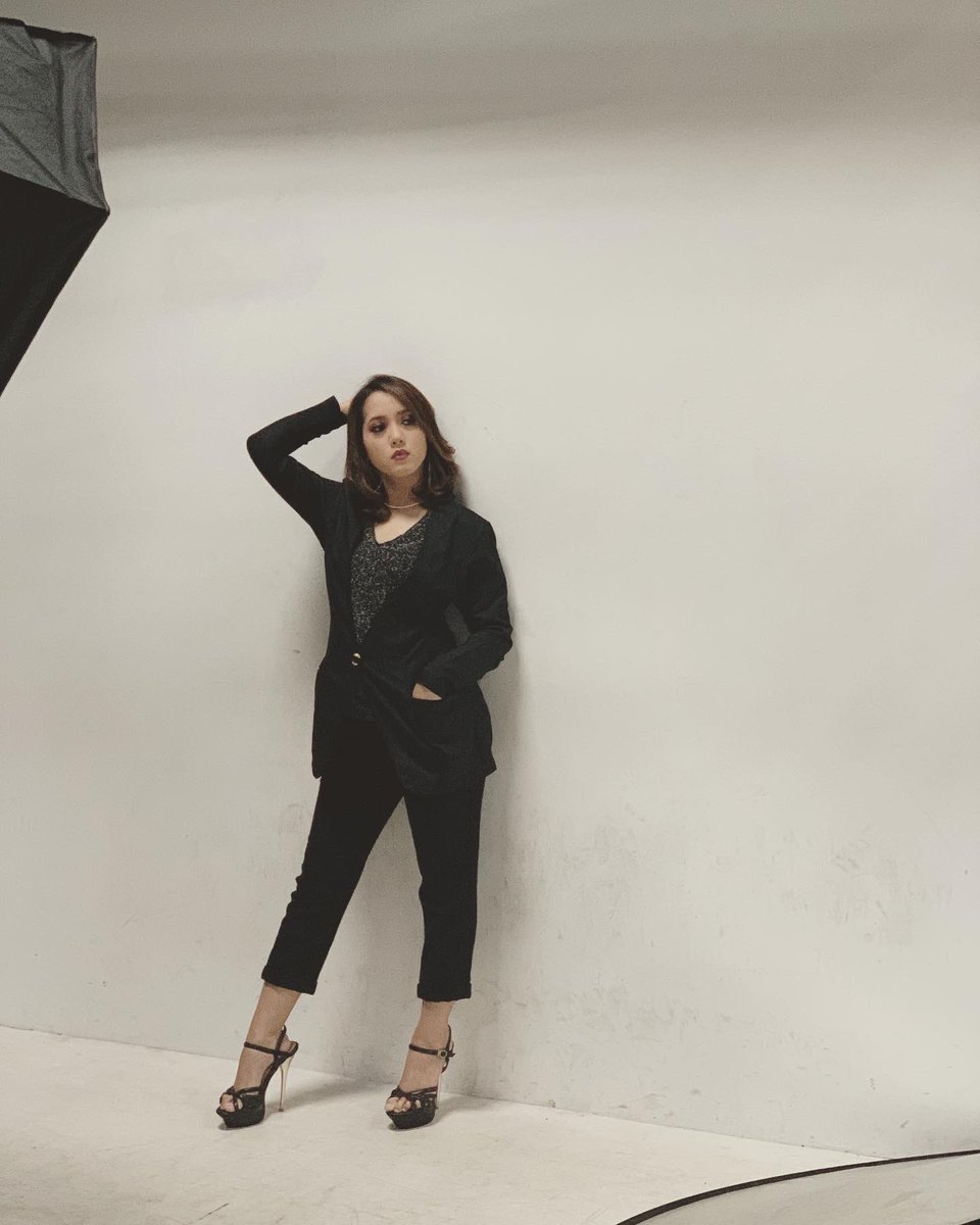 naufatieha's tweet photo. Done photoshoot 📸 jangan lupe tau dengar lagu TIADA UNTUKMU dekat youtube 😘 terima kasih support ye guys !! 🌹
•
•
#tiadauntukmu 
#mapmusic 
#newsingle 
#harianmetro https://t.co/nLoFDEPnB4