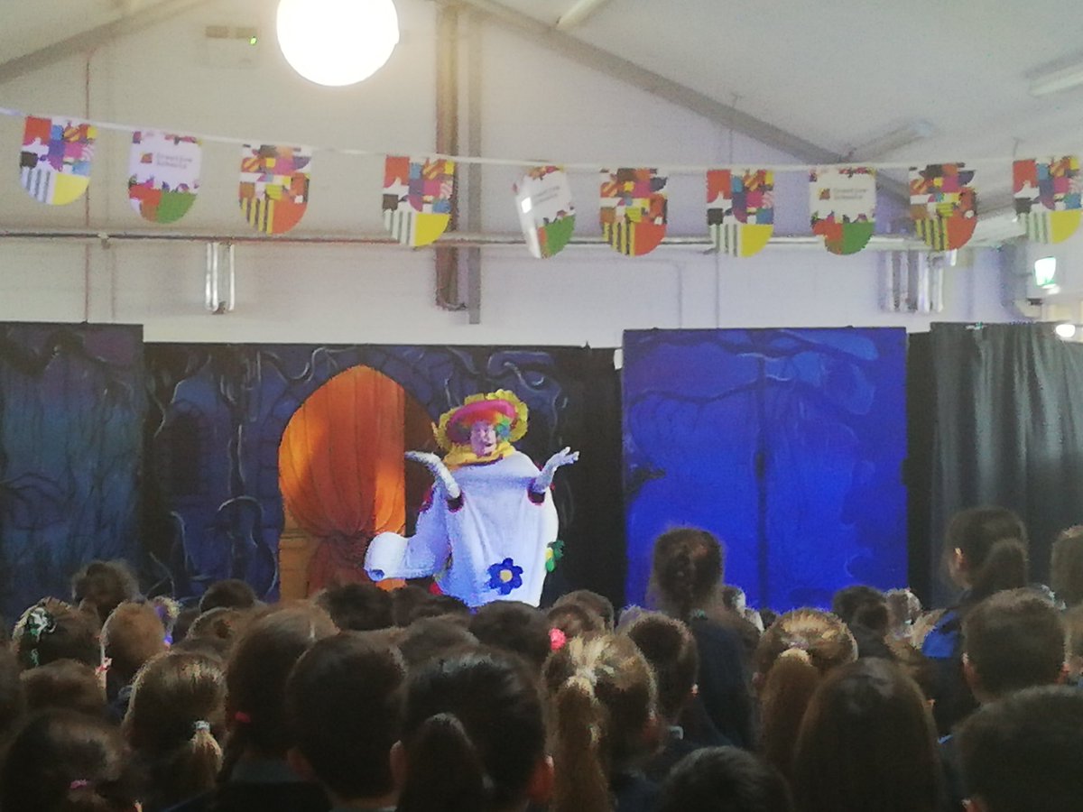 What a great way to start a Monday! @MandMTheatrical are visiting Scoil Mhuire today with their production of Beauty and the Beast! #arentwelucky #creativeschools @creativeirl