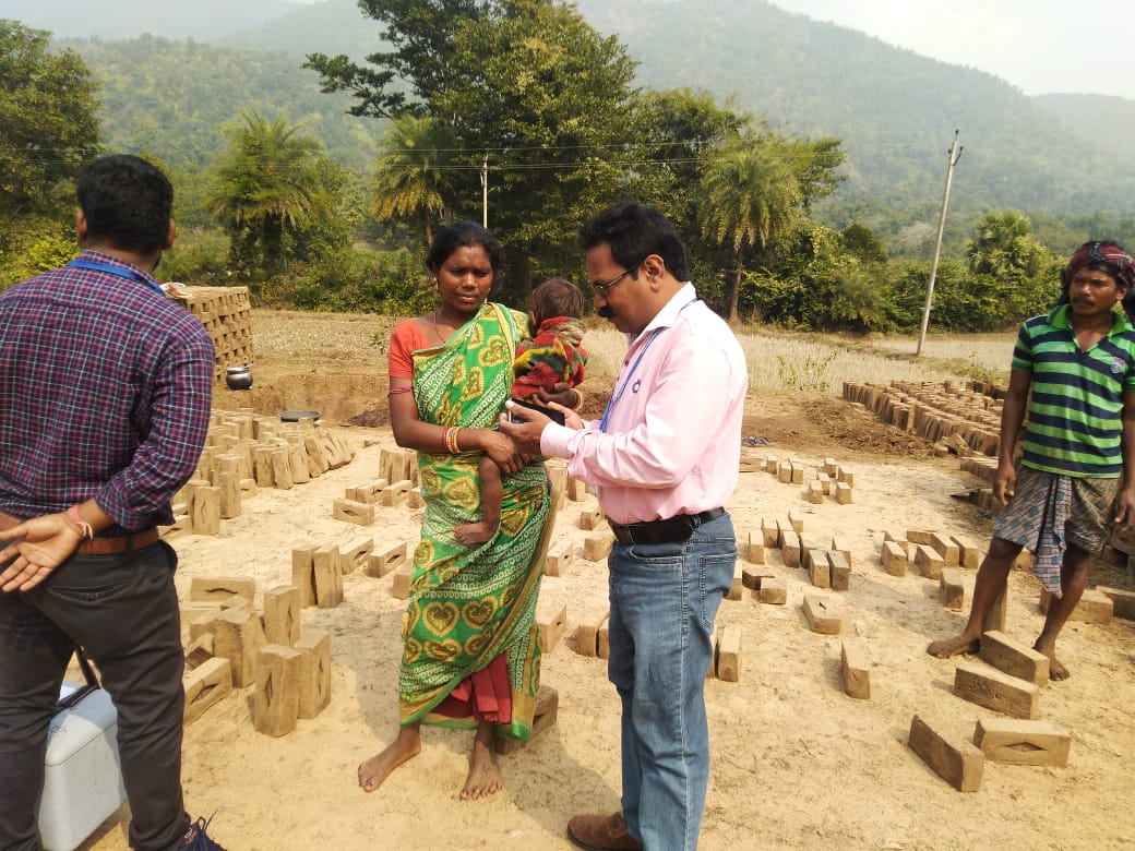 pulsepolio's tweet photo. ପ୍ରତିଟି ଶିଶୁ ଆମ ଦେଶ ପାଇଁ ମୂଲ୍ୟବାନ।ପୋଲିଓ ମୁକ୍ତ ପ୍ରତି ଶିଶୁ ଆମ ସଭିଙ୍କ ସଂକଳ୍ପ।ଏହି ମୂଲ୍ୟବୋଧ ନେଇ ଆମ ସ୍ୱାସ୍ଥ୍ୟ ଟିମ  ପହଞ୍ଚିଛି ରଥୀପୁର ଗାଁ-କିଶୋରନଗର ଗୋଷ୍ଠୀ ସ୍ୱାସ୍ଥ୍ୟ କେନ୍ଦ୍ର #PulsePolio 2020 https://t.co/BAxpAZdIqR
