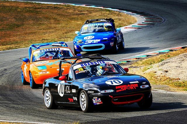 🚘Roadster Pro Cup🚘

La Roadster Pro Cup ne cesse de séduire de nouveaux adeptes depuis sa création. Reprenant un concept déjà décliné aux Etats Unis, en Angleterre ou aux Pays Bas, elle surfe sur la réputation planétaire d’une craquante et infatigabl… ift.tt/2THJmsq