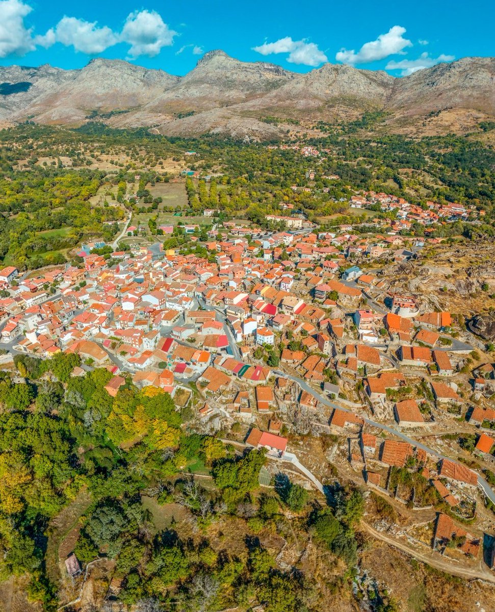 Navarredondilla's tweet photo. Navarredondilla a vista de pájaro!!!
Vía https://t.co/cSeRDaSaFS https://t.co/Owdib80bN3