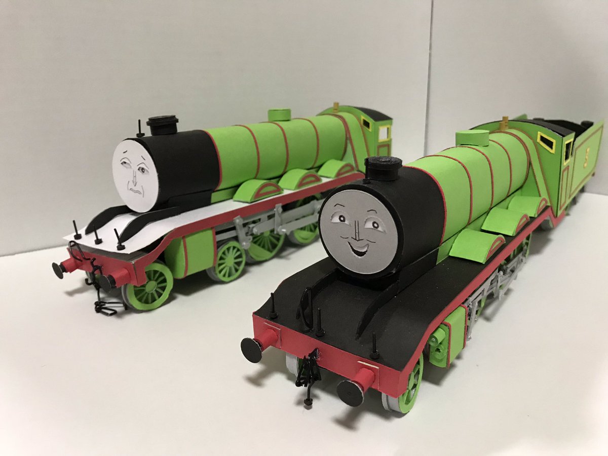 トップハット それでは旧罐ヘンリーの解説から トップハットのビッグシリーズは 実機風 をポリシーにしていますが 初期のヘンリー は 盗まれた設計図を基に作られたまがい物の機関車 という設定であることから 敢えて細かいパーツを付けず ダルビー氏の