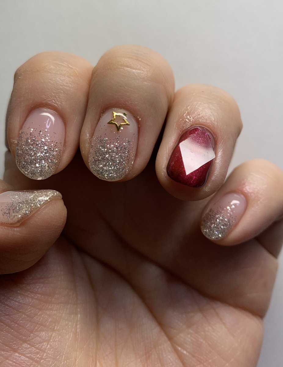 天河藍 爛れる匣庭 他 連載3本進行中 در توییتر 私の太ましい手を晒すのは全人類の為にならないんですが 昨日のネイルは罪咎を意識して銀 赤 のネイルをしてました