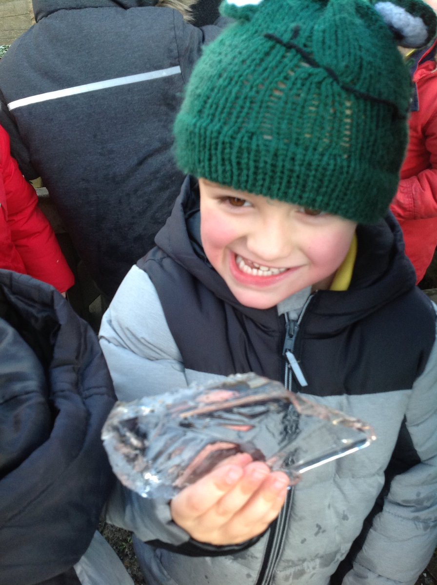 stdavidsrc2017's tweet photo. Dosbarth Derbyn have had a fantastic morning going on a winter walk. There was so much learning, discussing, exploring, investigating and having fun! #outdoorlearning #seizetheseason #jackfrosthasbeen #coldnoses #confidentlearners https://t.co/DGLSo987qW