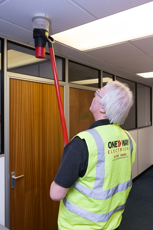 onewaygroup_'s tweet photo. ⚡️#OneWayBlog⚡️
INVEST IN SAFETY WITH FIRE ALARM MAINTENANCE
#FireAlarm systems are a legal requirement in commercial properties & a major investment.
So how do you get the best value for money and protection for you, your staff and your premises?
https://t.co/ftXPjqWg6T https://t.co/v9JOwQcZqv