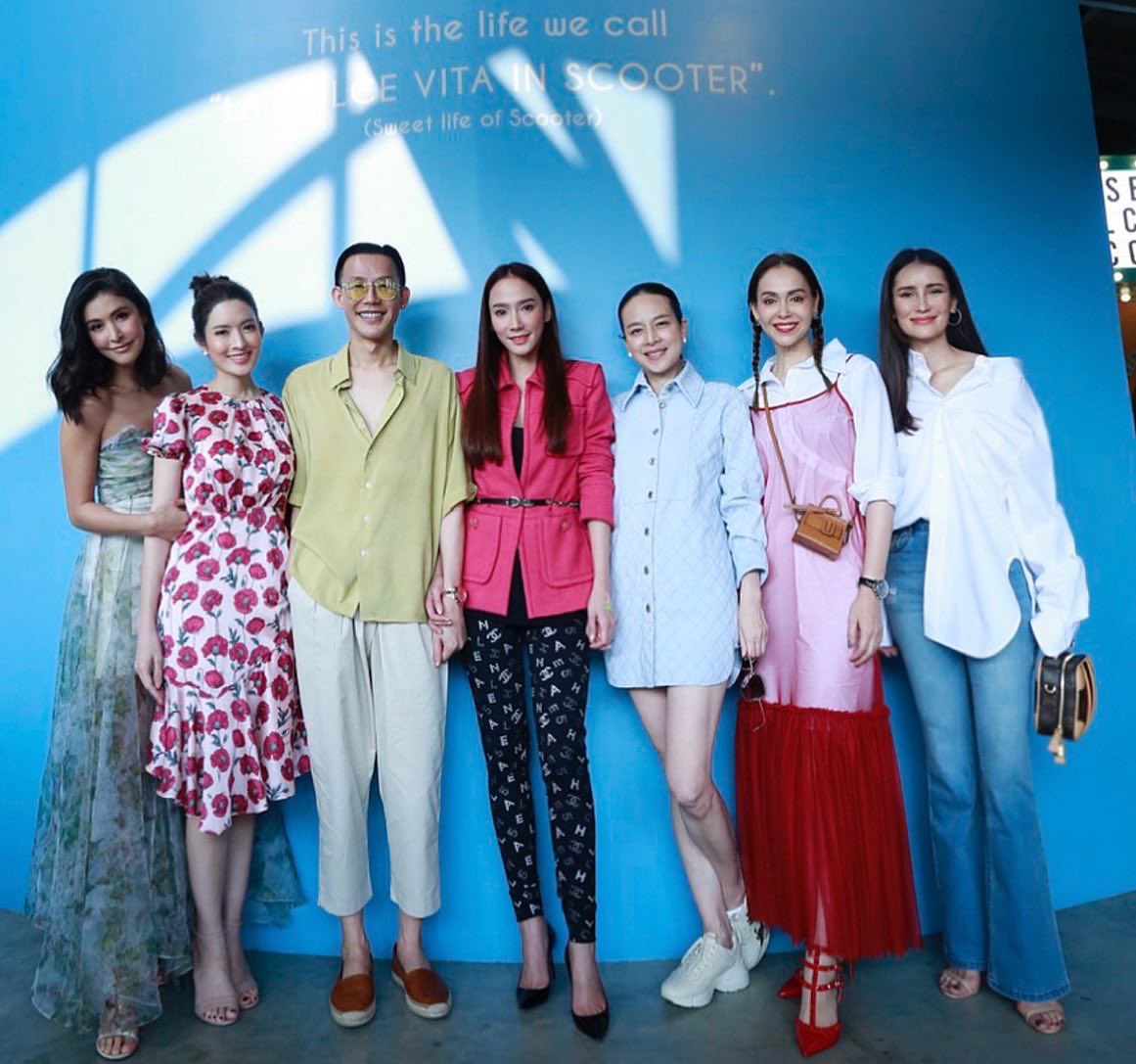 ขอบคุณพี่ป๊อป วราวุธ นะคะที่จัดนัดรวมตัวมา New Year Tea Party กัน
ขอให้เจ้าภาพจงเจริญนะคะ😂🎊 🙏#ถึงพี่จะไม่มีไอจีแต่รู้ว่ายังไงพี่ก็ส่องจากมือถือคนอื่น😂 #loveyou