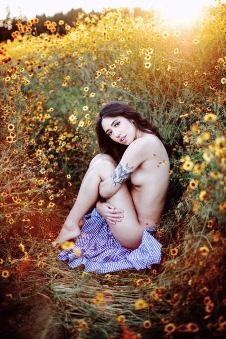 dream a little dream of me, make me into something sweet https://t.co/0tTNK83hav
