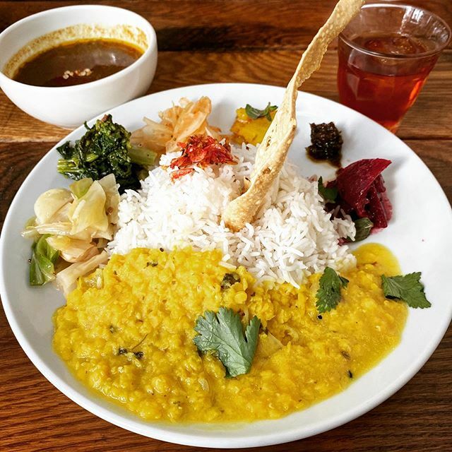 昨晩の Terminal 新年会 Edition 面白すぎた。余韻に浸りながら疲れきった内臓にスリランカカレー。すんごい美味い。色々と沁みる。
#北千住グルメ #北千住ランチ #スリランカカレー #カレー #カリー #カレーライス #タンブリンカレーアンドバー ift.tt/368kMDQ