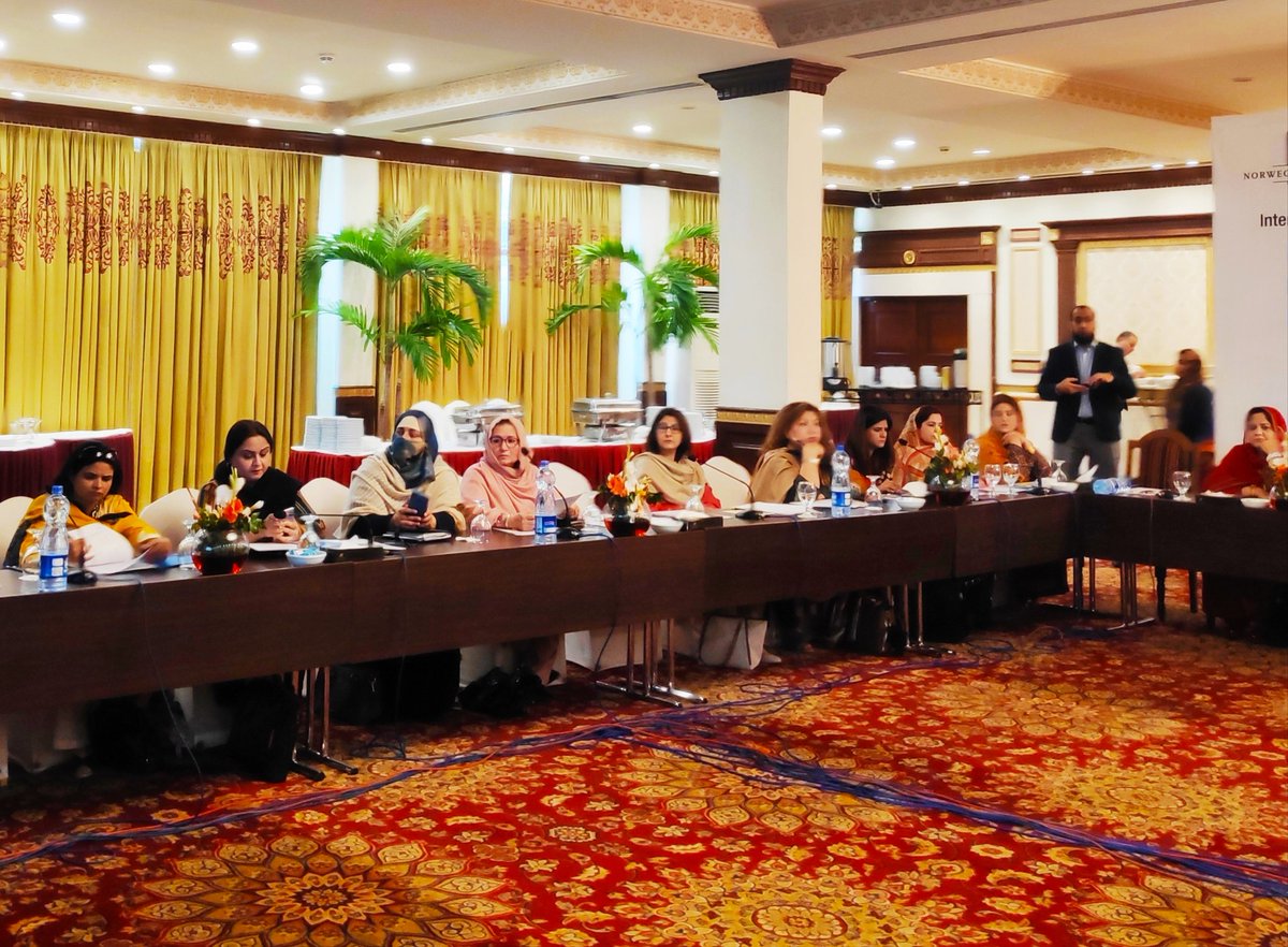 unwomen_pak's tweet photo. 2-day experience sharing on #economicempowerment of #women #HomeBasedWorkers w/ parliamentarians &amp; senior govt officials frm #Sindh #Balochistan #KP &amp; #Punjab starts in #Karachi to share, learn &amp; replicate best practices 4 empowering #HBWs. @IngvildTokheim &amp; partners r attending. https://t.co/Tt23QnGCnm