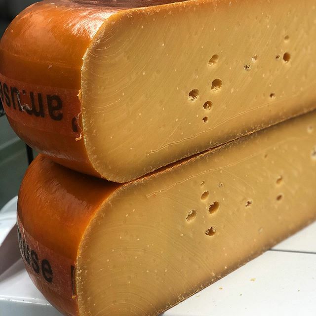 CorneliusCheese's tweet photo. We’re back and kicking the year off with an absolute stunner of a cheese. The signature Gouda from the @fromagerielamuse maturation rooms just outside Amsterdam. This is the best example of collaboration between the cheesemaker and affineur (someone who … https://t.co/r43kJVs5KQ https://t.co/tKQW3KcIYR