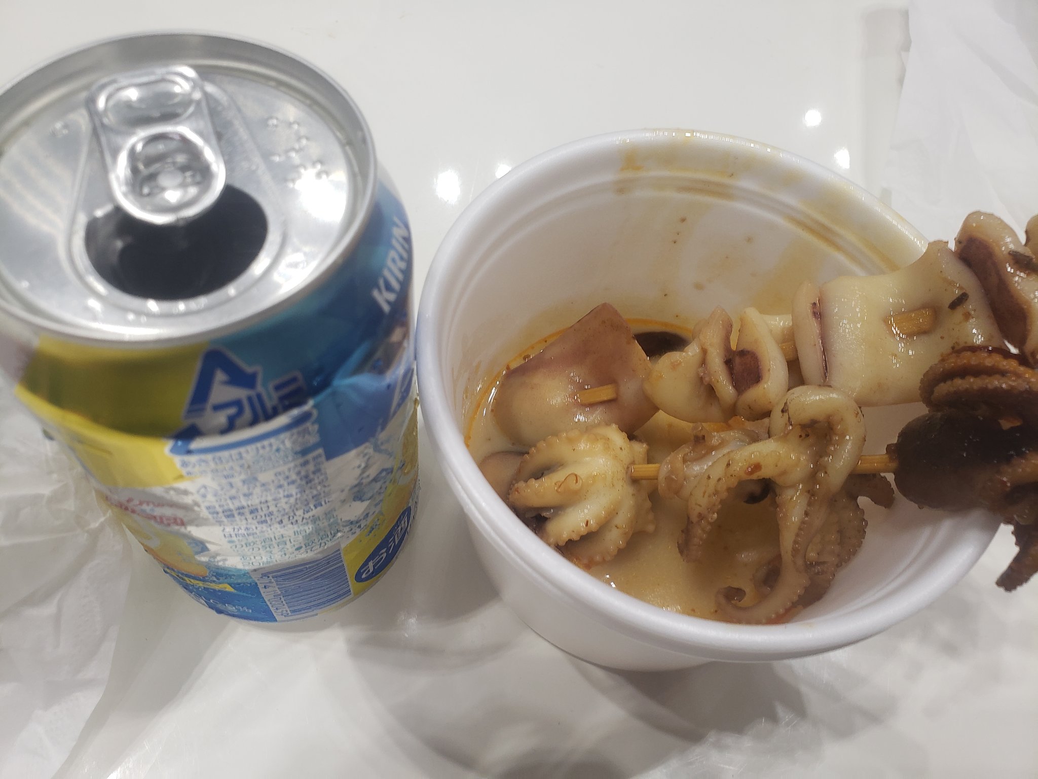 貧乏釣り部員五時レンジャー グリーン 釣りフェスティバル攻略法貧乏版 氷結が400円なのでファーストバイトはコンビニで買うと良い 最終日の串焼きが定価の500円から3時ごろに0円に下がった