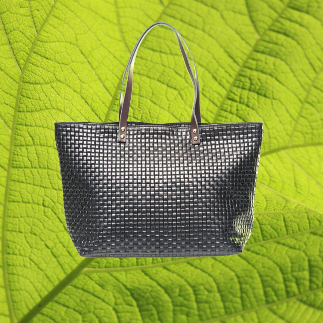 marlafiji01's tweet image. Our best Seller Valerie shoulder bag don’t miss out limited stock  ... Don’t miss out 💕!  
ow.ly/JXuy50xRMJq
#Valeriebag #largebag #throwinallbag #musthave #marlafiji #freeshippingwithinaustralia #afterpay #Zippay #Theiconic #TVSN #fashioninspo #marlafijistyle