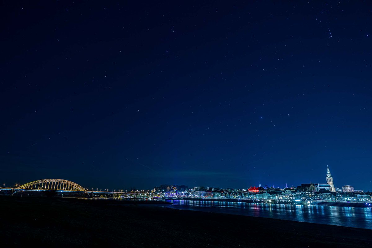 gem_Nijmegen's tweet photo. Het mag vandaag dan wel "Blue Monday" zijn, Nijmegen blijft ook in het blauw prachtig! 😍 #nijmegen #gemeentenijmegen #bluemonday #oldcityyoungvibe https://t.co/JTJCnjdYDy
