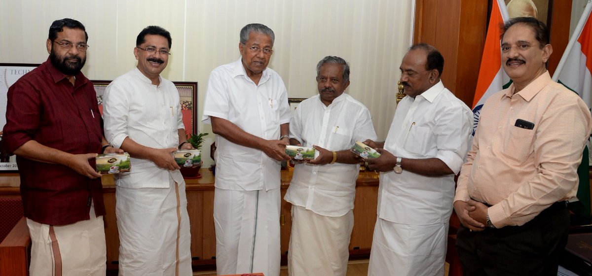 dio_ekm's tweet photo. സപ്ളൈകോ ശബരി ടീ ബാഗ് വിപണിയിലിറക്കി. മുഖ്യമന്ത്രി പിണറായി വിജയൻ വിപണനോത്ഘാടനം നിർവഹിച്ചു. രാജ്യാന്തര നിലവാരമുള്ള അപ്പർ ആസ്സാം തേയില ഉപയോഗിച്ച് തയ്യാറാക്കിയ ടീ ബാഗ് ഒന്നിന് 1.20 രൂപയാണ് വില. 25, 50 എണ്ണം അടങ്ങിയ പായ്ക്കുകളിൽ ലഭ്യമാണ്. യഥാക്രമം 30, 58 രൂപയാണ് വില.. https://t.co/MH1FpJOanx