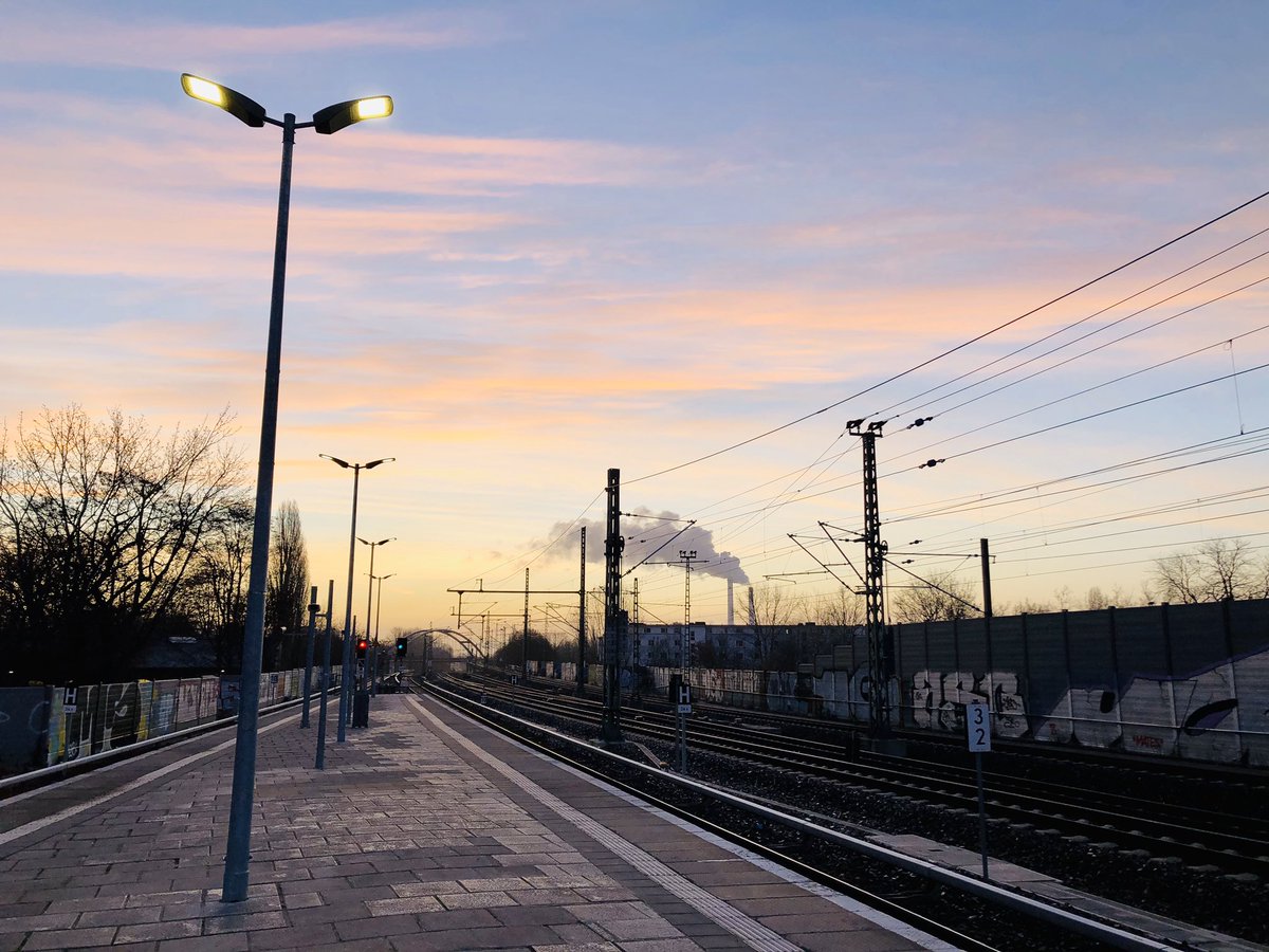 Pause von der #Babybreak und unterwegs zu unserem Workshop zur internen #Kommunikation am <a href="/LeibnizIGB/">IGB Berlin (now on Bluesky)</a>. Da geht noch was! Ich freu mich auf @U_Fuehrmann, <a href="/jott_punkt/">Johannes Graupner</a> und all die anderen Kolleg*innen!