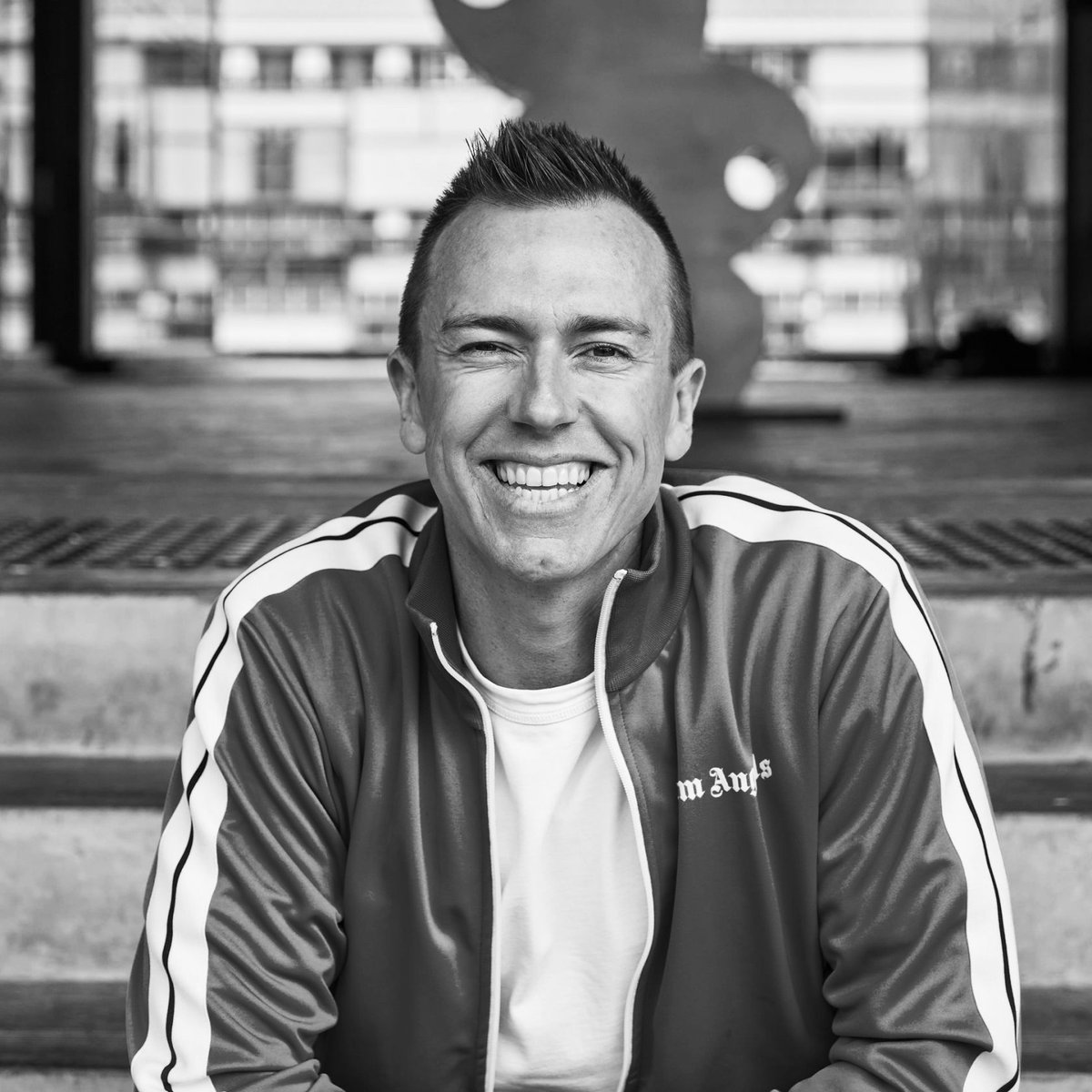 As a speaker, Anthony Ikin is open, engaging &amp; direct about the personal &amp; professional challenges he’s faced, while his relentlessly positive attitude draws in audiences, and enables them to begin developing their own mindset for success.
showreel buff.ly/2RB1S2S