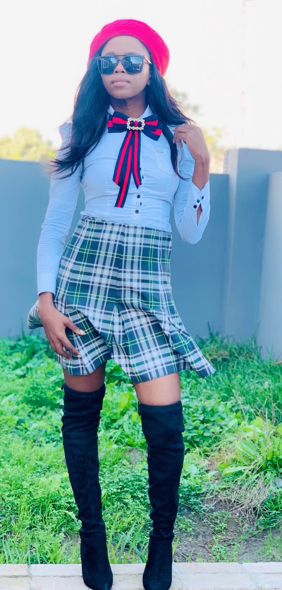 EzamaCirha's tweet photo. This is the 1st picture taken in my own yard, from back yard of Gugulethu to a 1 bed flat then got my own House in the Southen surbubs. 
God I’m greatful. 
Then snap no.2 I so mar gained weight, yagainisa ke la way yoba nomzi wakho 😂🤣😂 #MondayMotivaton https://t.co/WNnDJnajBe