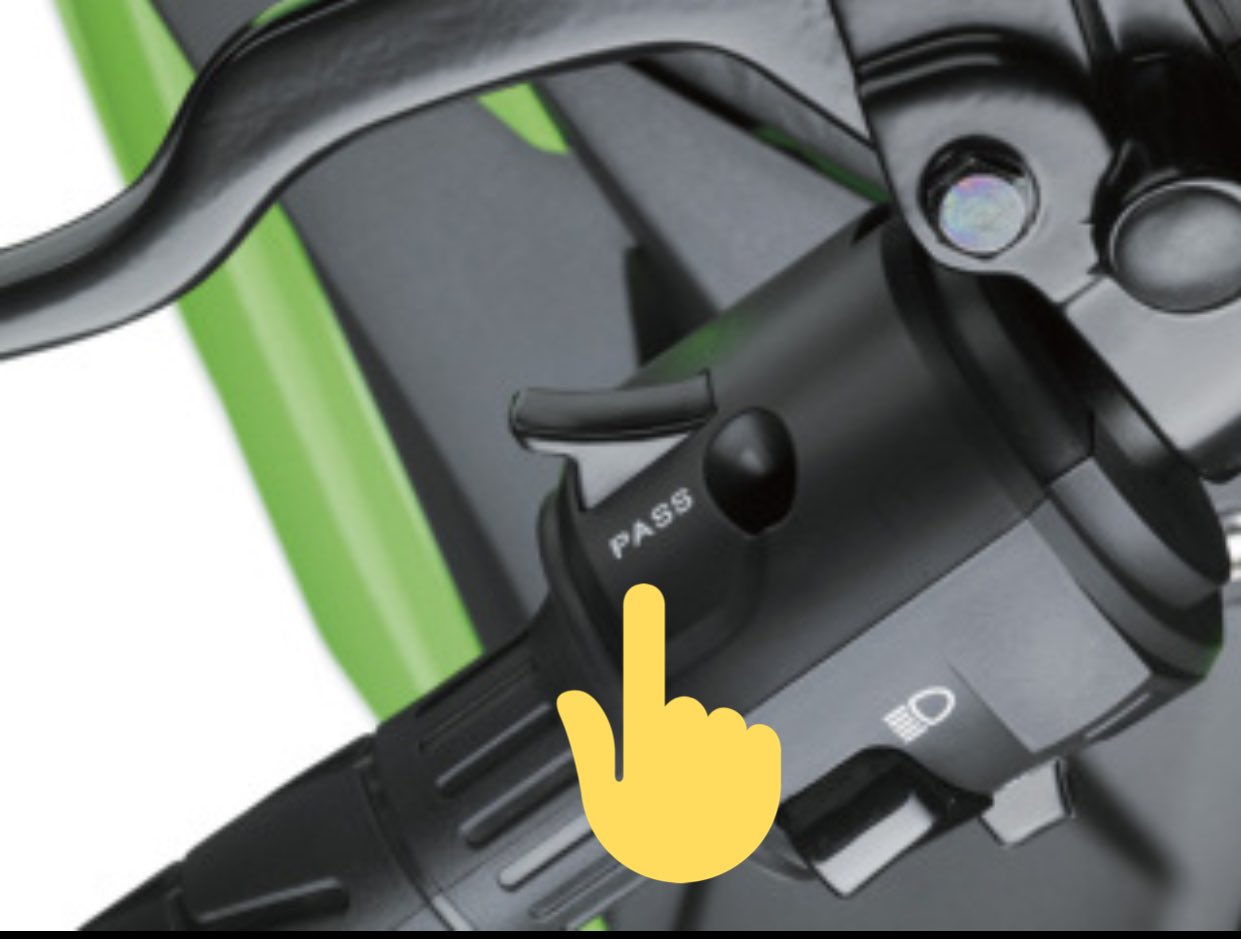 Seitaro Zx10r 皆さんはバイク乗ってる時 パッシングスイッチ使いますか 僕ほとんど使った記憶が無いんです 右折待ちの車譲る時とかは手で合図するし T Co Qzroljknsd Twitter