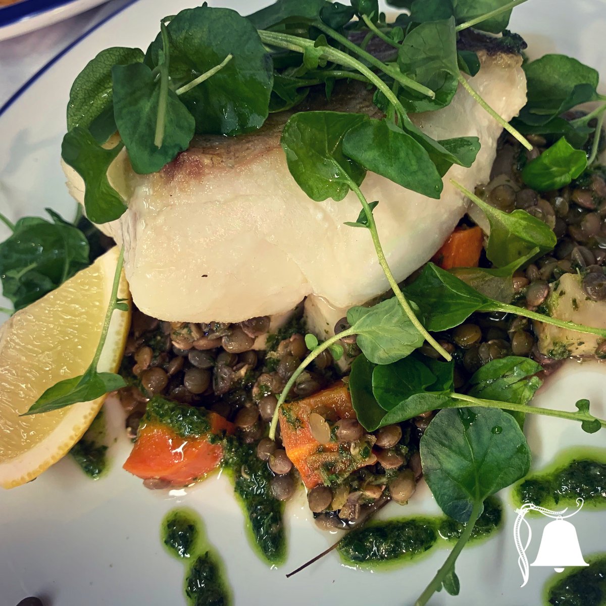 bellsapperton's tweet photo. Pan fried cod fillet, slow roast vegetables, puy green lentils &amp; sherry vinegar 🐟#bellsapperton #pubs #codfillets #lentils #pubgrub #cotswolds #freshfood https://t.co/0MQ8l4cj74