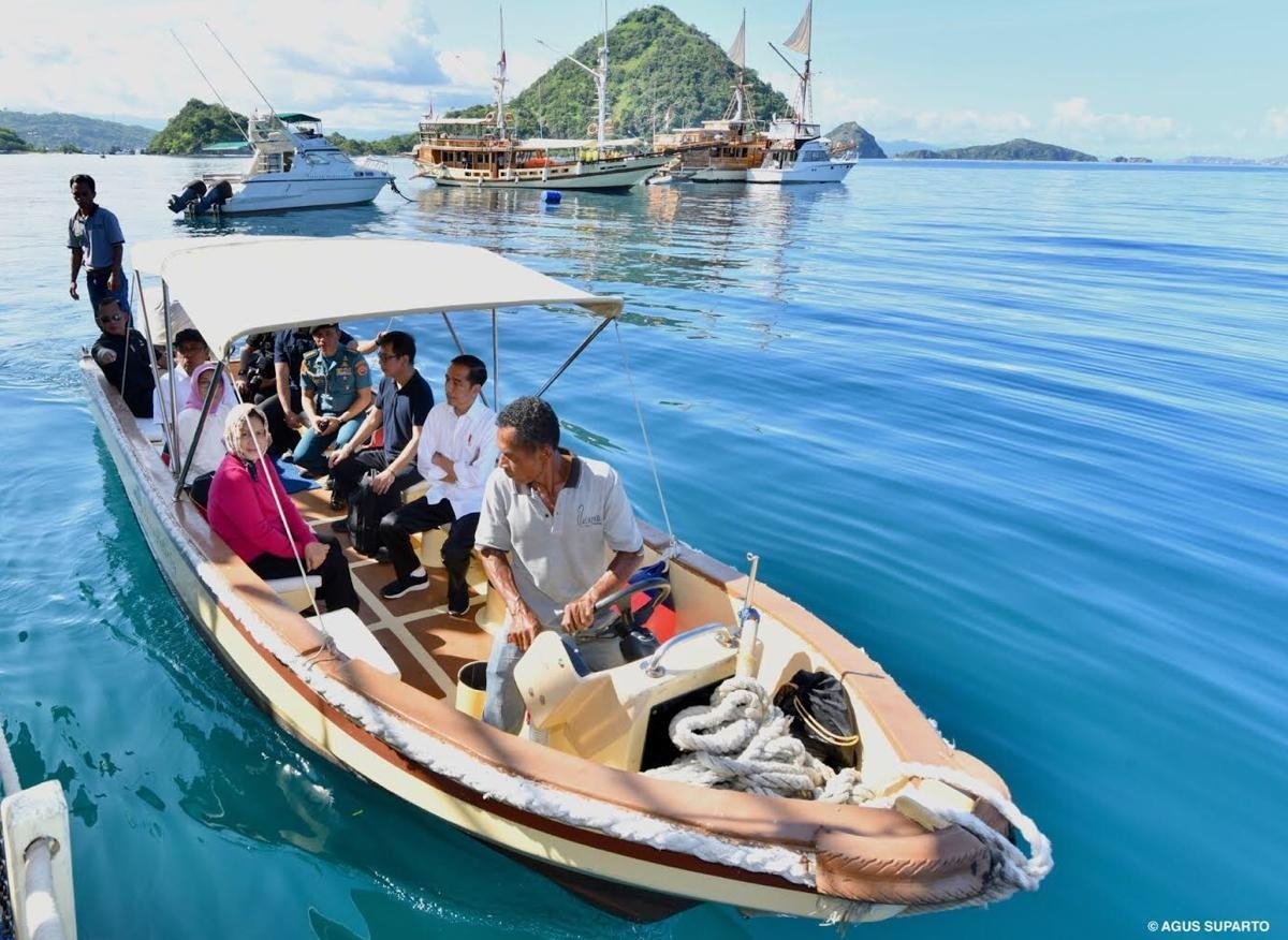 Pengembangan Labuan Bajo sebagai destinasi wisata super premium dimulai awal 2020 ini. Pasarnya adalah wisatawan yang pengeluarannya lebih besar dari pengunjung kebanyakan.
Untuk itu, kerapian, kebersihan, kenyamanan, dan keamanan para wisatawan perlu ditata lebih terintegrasi.