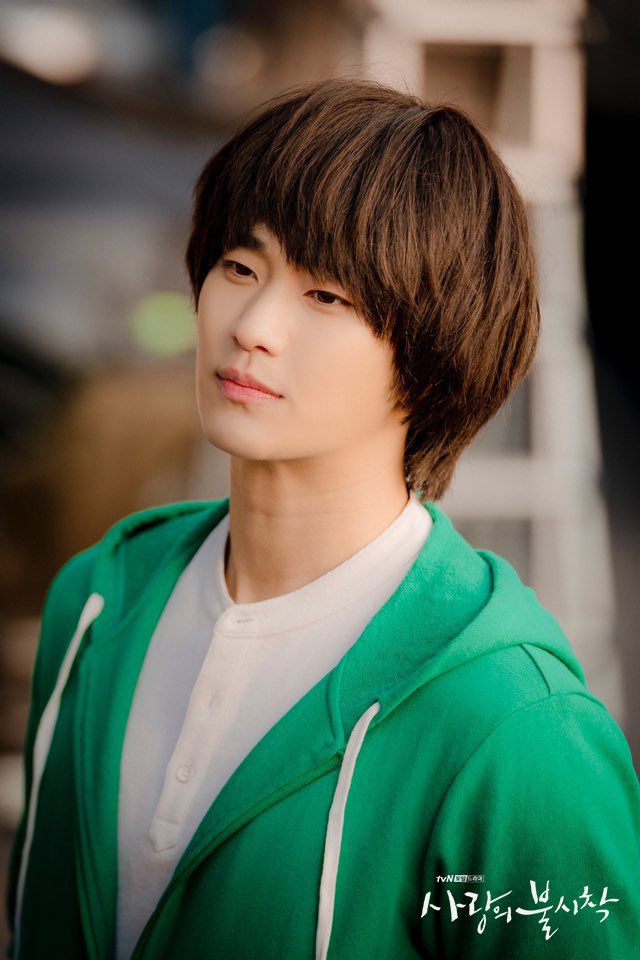 CJnDrama's tweet photo. 앞에서 보고 뒤에서 보고
옆에서 보고 아래에서 봐도 화보야❤️
동구야... 내 마음속으로 취직할래?

매주 [토일] 밤 9시 방송
#tvN #토일드라마 #사랑의불시착
#현빈 #손예진 #서지혜 #김정현 https://t.co/WTy6wBUiJl