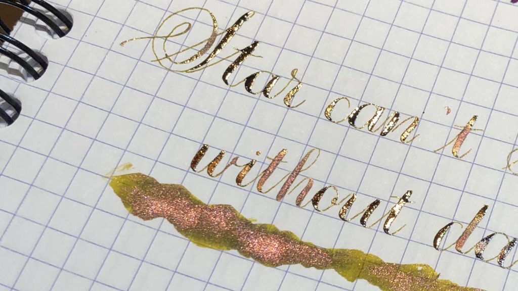 오랜만에 캘리쓰러 카페왔는데 쓸게없어요....ㅠㅠㅠㅠㅠ글귀 남겨쥬시면 감싸랑🙏