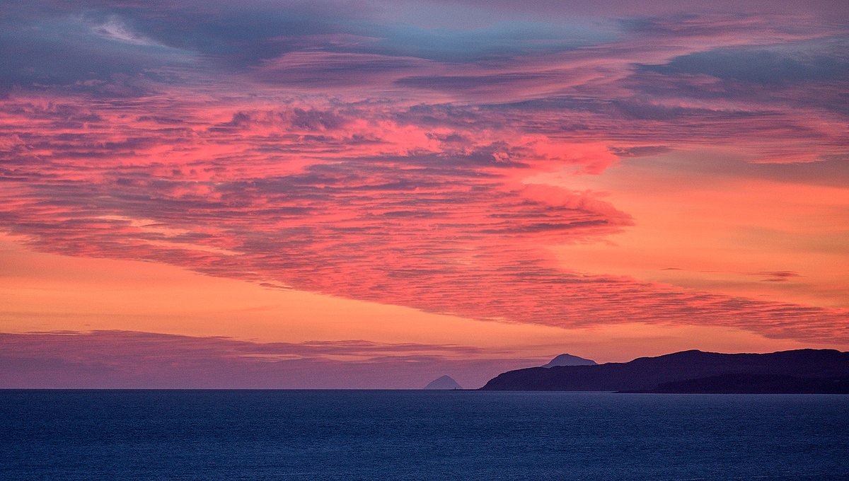 Second #sunset image from yesterday's never ending sunset. This was looking south down the Clyde approach towards #Bute, #HolyIsle, #Arran & Ailsa Craig in the distance. Taken from south #Cowal, #Argyll, #Scotland. Taken 25 minutes after sunset #thephotohour #landscapephotography