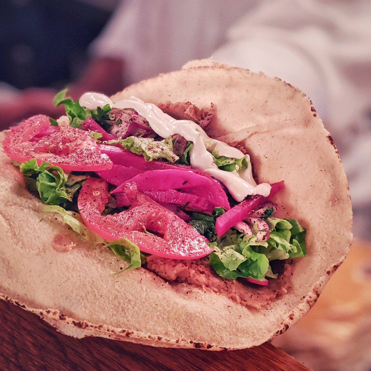 #UrbanFood 📍
Après 2 #restaurants traditionnels, avec les meilleurs #chawamas de Paris, le #DailySyrien a repris une ancienne boucherie pour en faire sa nouvelle adresse version #végétarienne !! 🍴
👉 72 rue du Fbg St-Denis #paris10
➖
#parisfood #veggie #vegan #tendancesfood