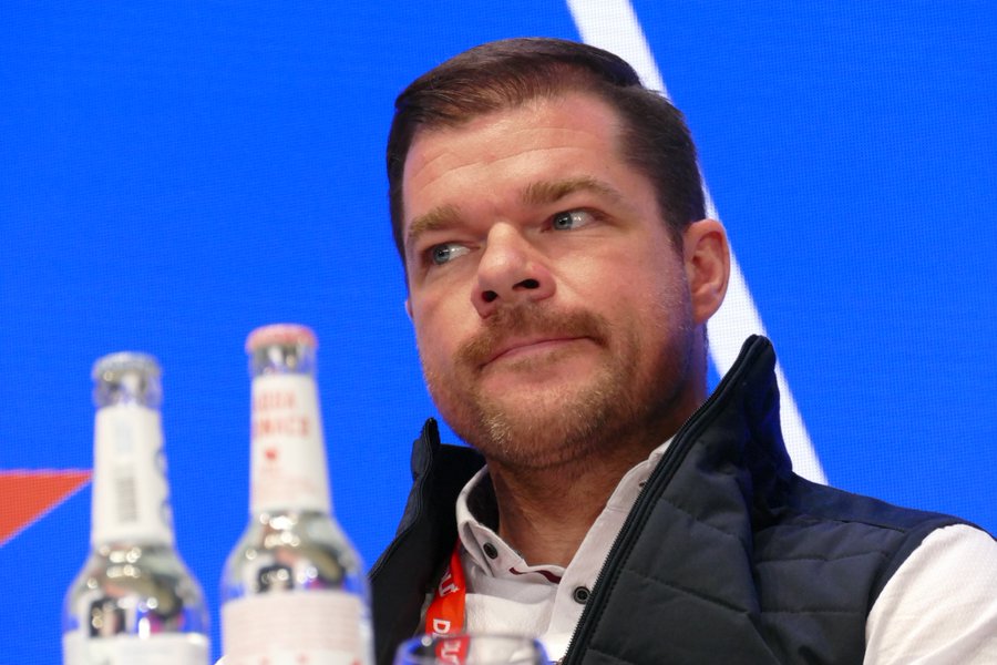 scoutbeecompany's tweet photo. "Even today, with #Procurement Managers, they still often use Google-Excel-Powerpoint and hire 20 interns to fly them around the world to source new products", scoutbee CEO Gregor Stuehler discusses need for digital transformation & #SmarterSupplierDiscovery, LIVE at #DLD20 #SaaS https://t.co/PY2zpzmFjm