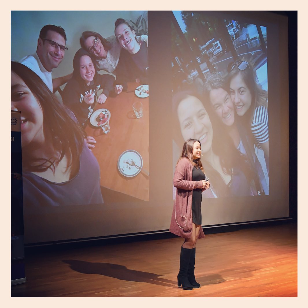 AFSTurkiye's tweet image. 2017 Kanada AFS’li İrem Kemerli, 6. Kültürlerarası Hikayeler Konferansı’nda çokkültürlü bir ülkede yaşadığı AFS deneyiminin kendine neler kattığını anlattı. İrem’in hikayesi: bit.ly/ayniulkeicinde…  #AsılOlanDeneyim #afseffect #afsturkey #turkkulturvakfi1974 #türkkültürvakfı