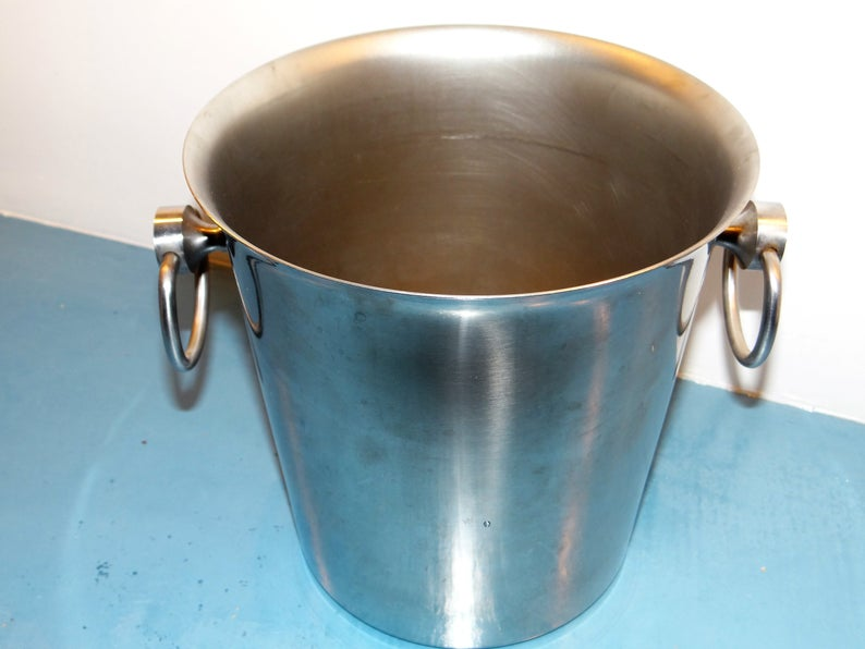 elementsdeco's tweet photo. Champagne bucket https://t.co/5zbhc9nXJV stainless steel ice bucket #champagne @FlyRts @SpxcRTs @SympathyRTs #ElementsDeco #Andorra #decoration #vintage #sculptures #etsyspecialT #WorldItems #gifts #cadeaux #wiseshopper #SantValentí #ValentinesDay #SaintValentin #UKsmallbiz https://t.co/uYTWqU3CYF
