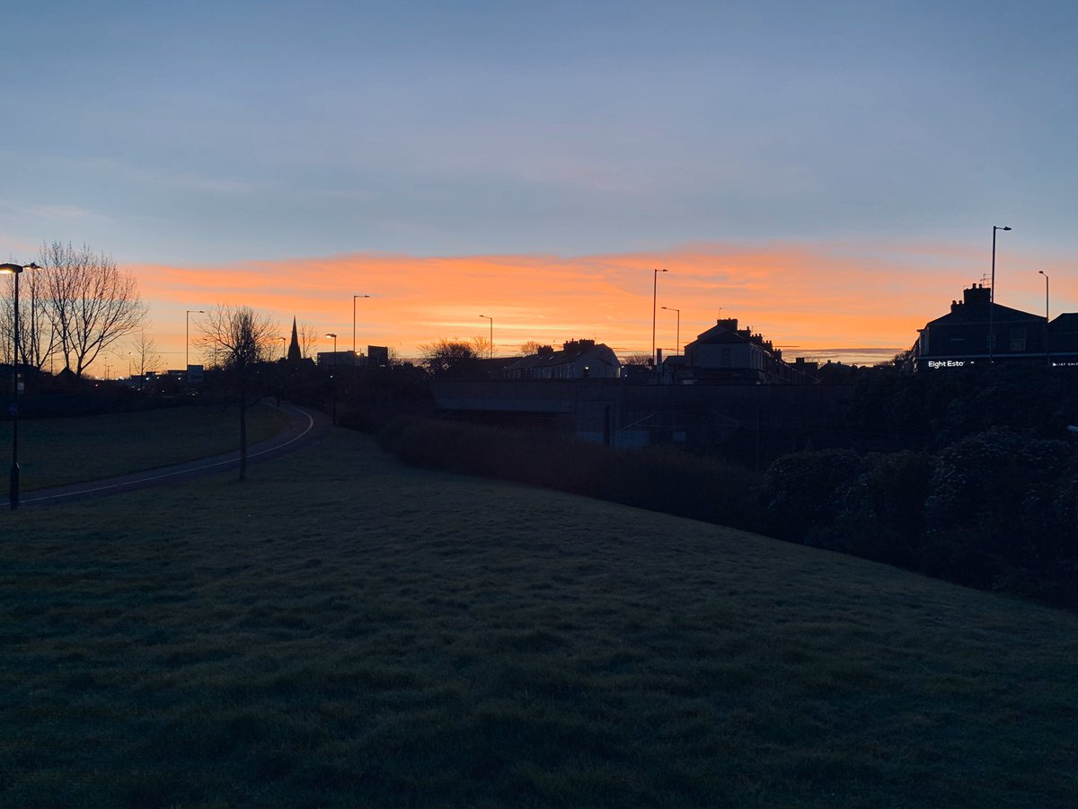 adamtodd138's tweet photo. Nice view for a Monday morning. #journeytowork #itscoldtoo https://t.co/LhGxgQB6QJ