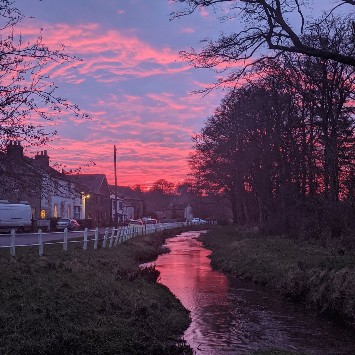 hart_apc's tweet photo. Beautiful evening last night....

#warcop #edenvalley #cumbria #redskyatnight https://t.co/qbfFs3f5EZ