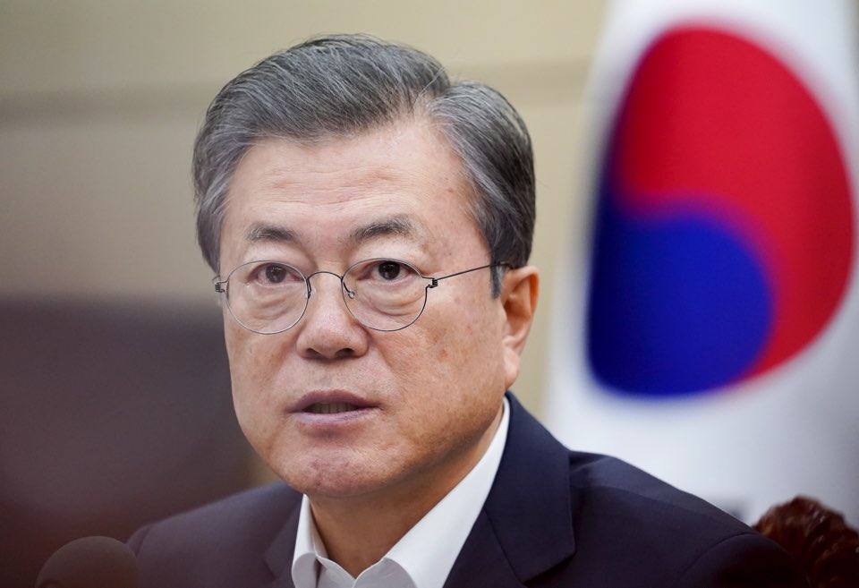 설 연휴가 예년보다 이릅니다. 민족의 명절을 맞아 국민 모두의 가정에 평안과 행복이 깃들기를 바랍니다. 정부도 국민들께 힘이 되고 희망을 드릴 수 있도록 최선을 다하겠습니다. 

www1.president.go.kr/articles/7991