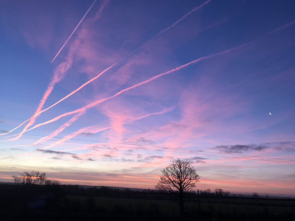 Blue Monday’s started a little Pink... ☀️ #éirínagréine #slane #wintersunrise