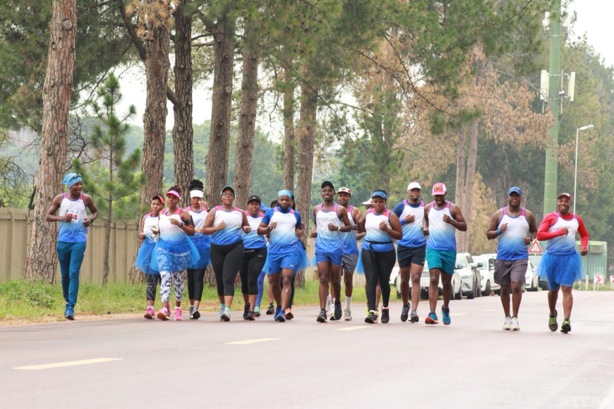 MissKEM_'s tweet photo. Entering this Monday like a true Falcon. Taking off for the week ahead and soaring up high. In formation 🔵⚪🔴🎉🎊
#TshwaneFalconsAC #FalconsTakeOff #TshwaneFalconsLaunch #FlyingRunners #WeRunPTA #BatabogiBaPitori #PhakamaFalcons https://t.co/D1AEXLyZ8F