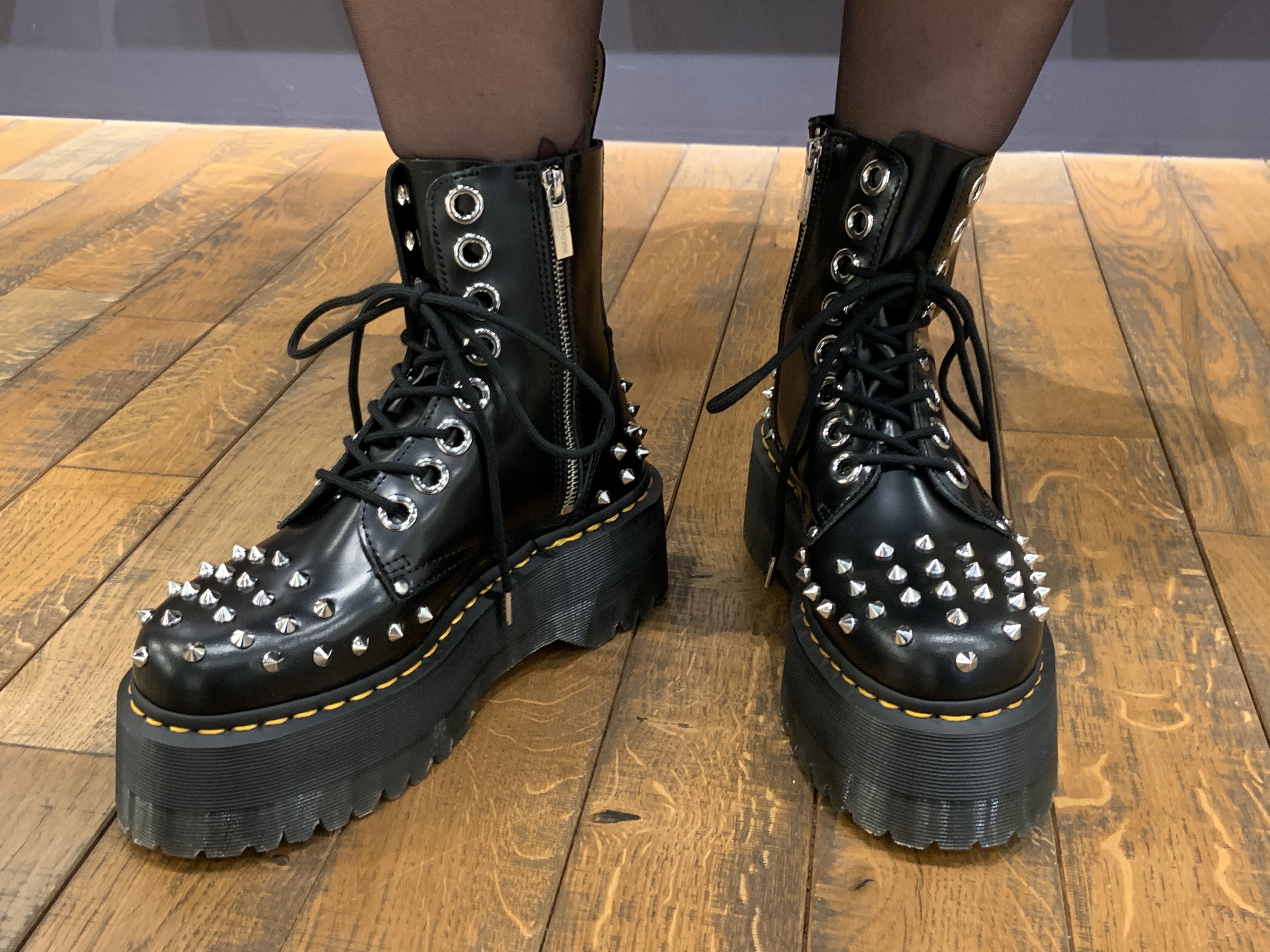 早い者勝ち、Dr.Martens JADON MAX-