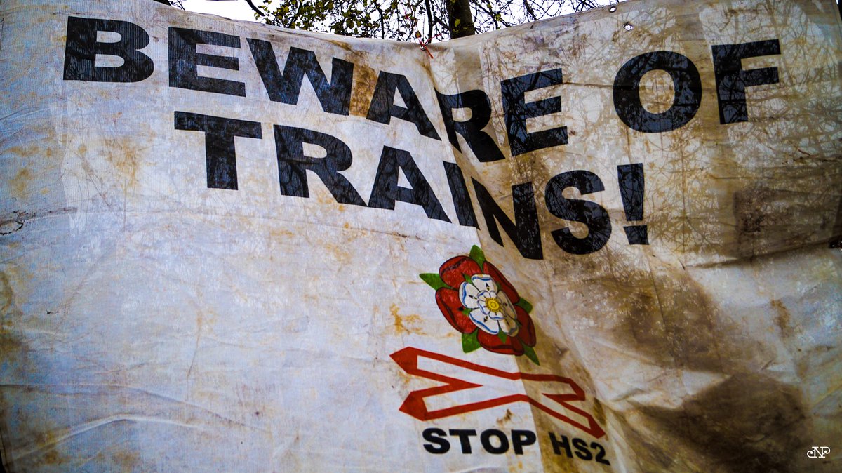 NetsNot's tweet photo. EVICTION ALERT #HS2 now attempting to evict protestors again from EU & UK protected habitat #Colnevalley #Harvil need rebel support Legal observers Welfare Officers Risk of more assaults & danger to life by violence is expected Support needed no Follow live updates @XRebellionUK https://t.co/kVOMJN7Ykm