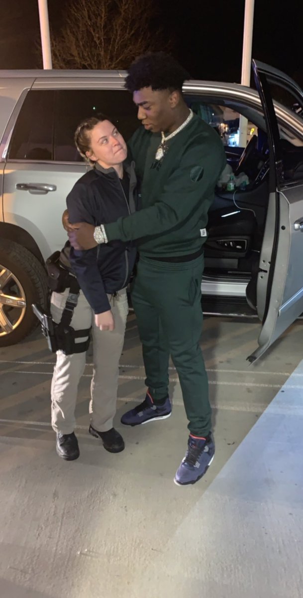 SgtRico18's tweet image. Fredo Bang: You the most beautiful police officer I ever met. 

Me: Thank you! 

He gets out of the car to take a picture with me. 

Fredo: I hope you don’t have a husband. 

Me: I don’t, I have a wife. 

Fredo: I LOVE YOU 

🤣🤣🤣 He was so cool y’all! @FredoBang