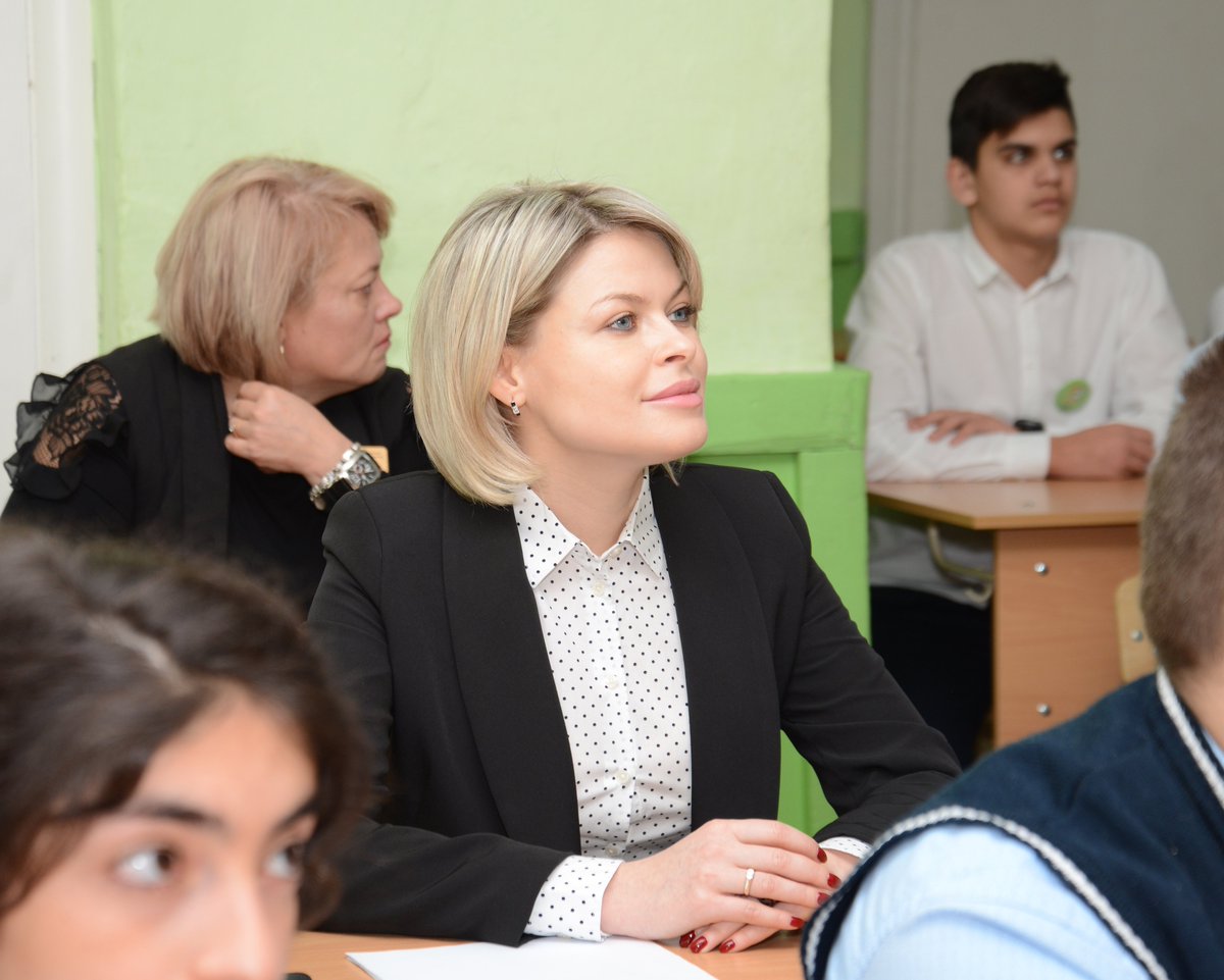 Открытый урок, посвященный Дню Республики Крым, прошел в моей подшефной 37-ой школе.
facebook.com/permalink.php?…
#школа_37 #симферополь #добрыня_еа