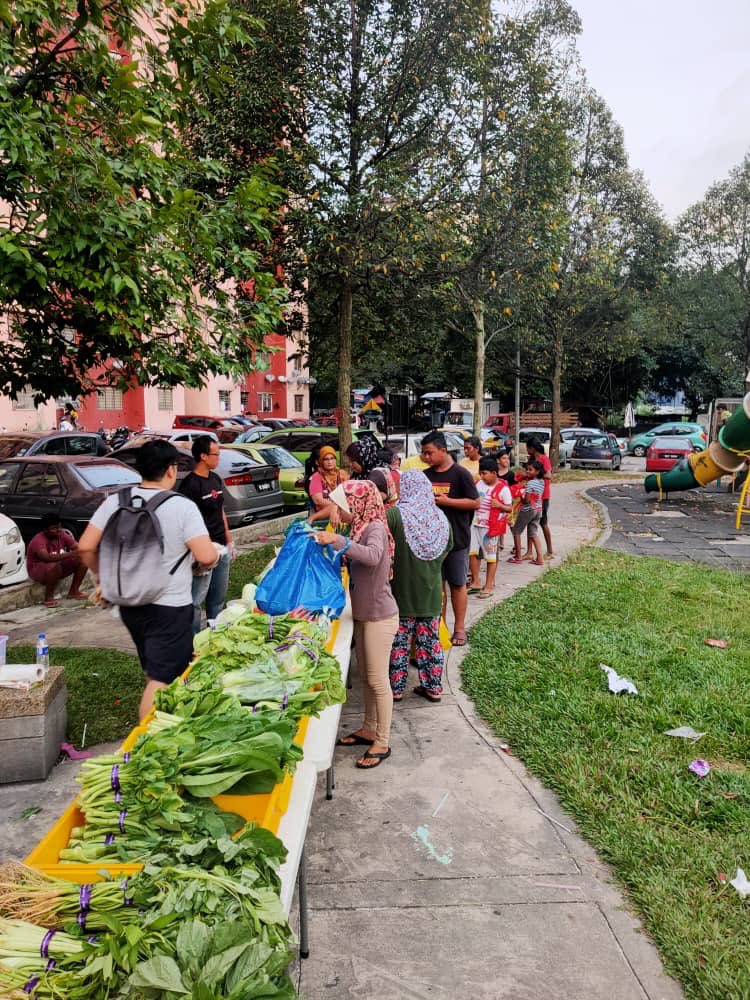 KecharaSoupK's tweet photo. As of today, we have successfully stopped more than 3,000kg food from going into landfill while also benefitting the needy. Welcome to sign up Kechara Food Bank programme at 010-3333260. We need your help. π #Kechara #foodbank #hungerknowsnobarriers #zerofoodwastage https://t.co/c1ssLNEmR7